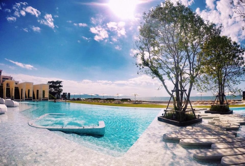 Veranda Pattaya 3BR Suite | OceanView | Beachfront Apartment in Pattaya City