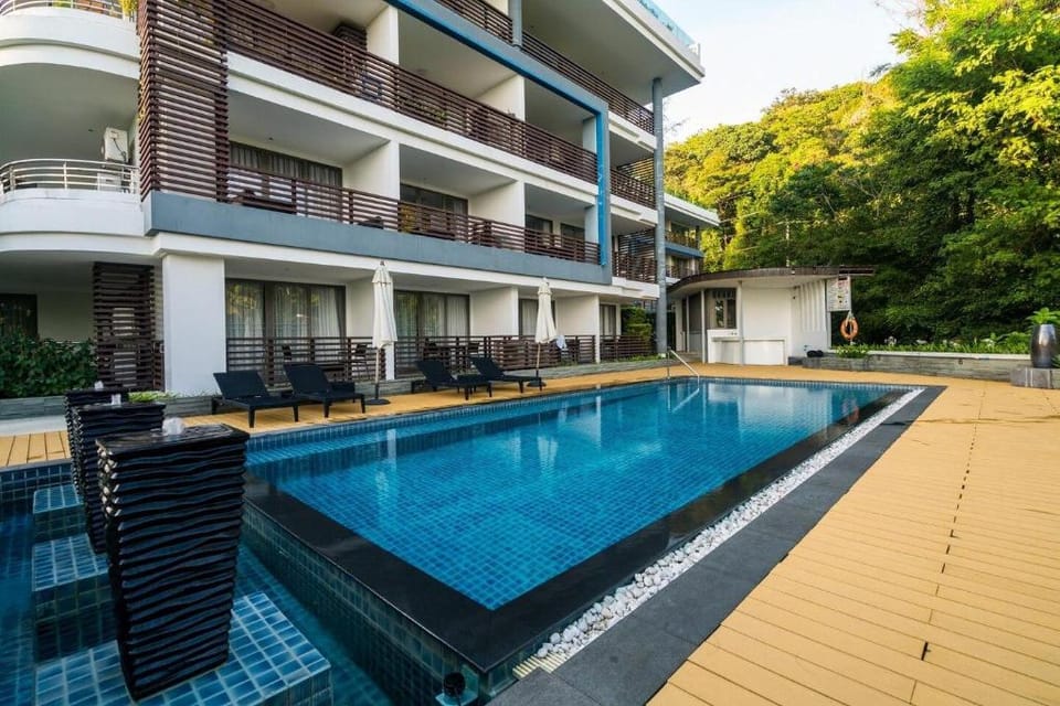 Pool and sea view studio at peaceful Nakalay Palm Apartment in Kamala