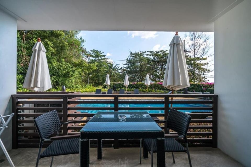 Pool and sea view studio at peaceful Nakalay Palm Apartment in Kamala