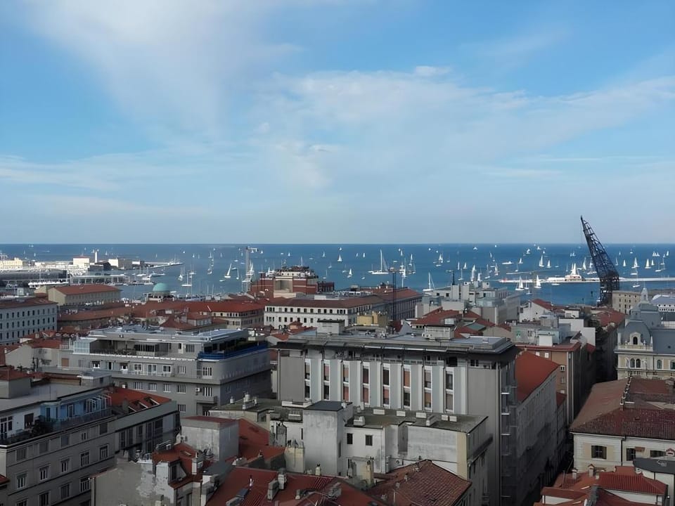 Appartamento in centro con wifi e posto auto in garage Apartment in Trieste