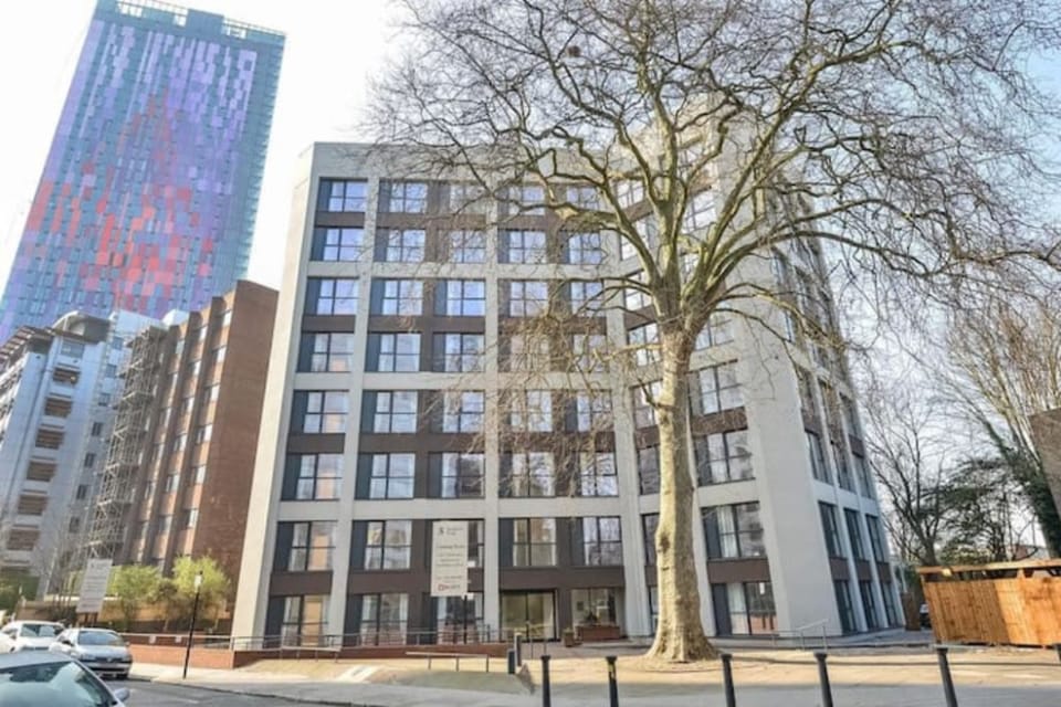STUNNING PENTHOUSE APARTMENT***** Apartment in Croydon