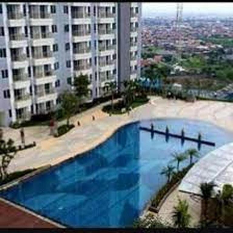 Free wifi Free pool Free gym Akses mall Apartment in Surabaya