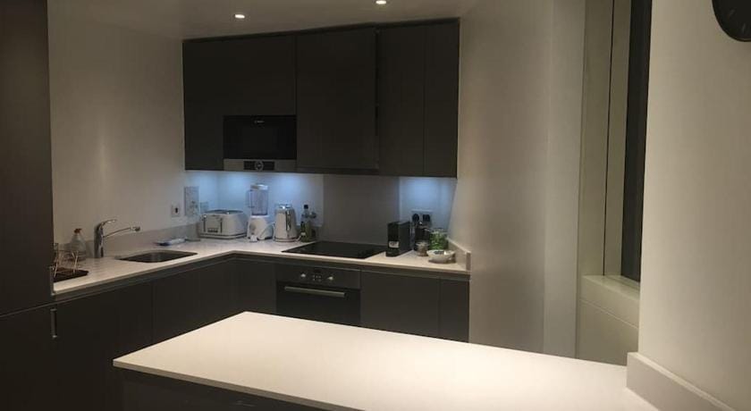 GRAND SERVICED APARTMENTS***** Apartment in Croydon
