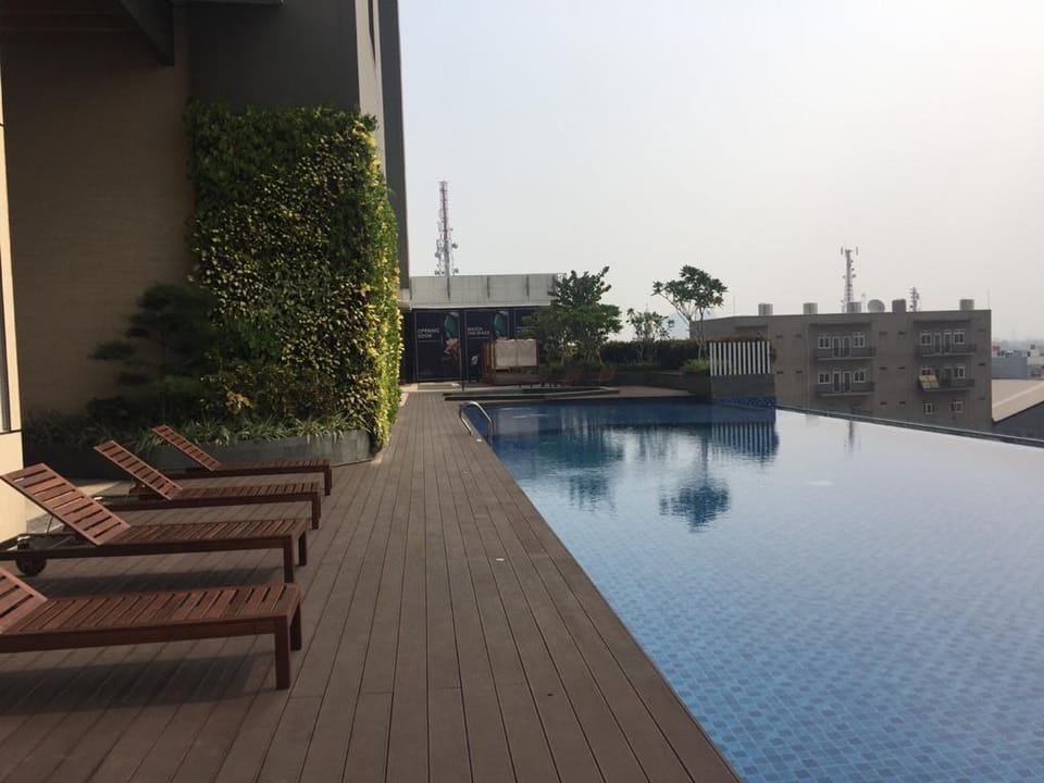Springwood Studio, Cozy, WIFI, Pool and City View Apartment in West Java