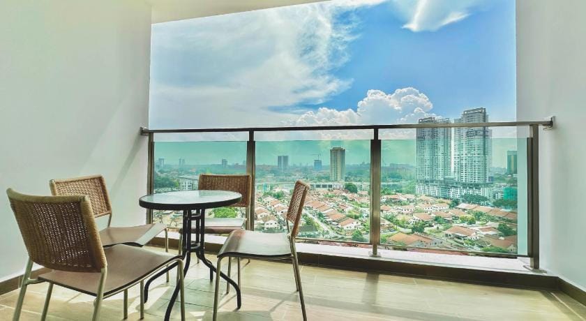 Lovely Suite . TriTower @ 3BR 6Pax near CIQ & RTS Apartment in Johor Bahru
