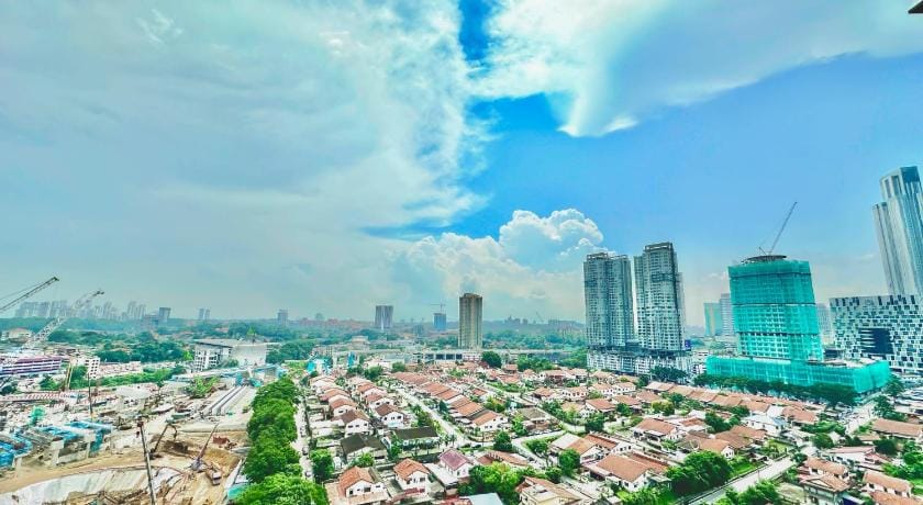 Lovely Suite . TriTower @ 3BR 6Pax near CIQ & RTS Apartment in Johor Bahru