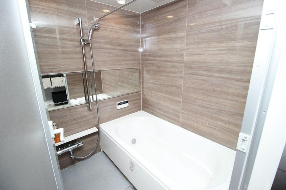 Spacious penthouse/2 mins to Sakaisuji-honmachi St Apartment in Osaka