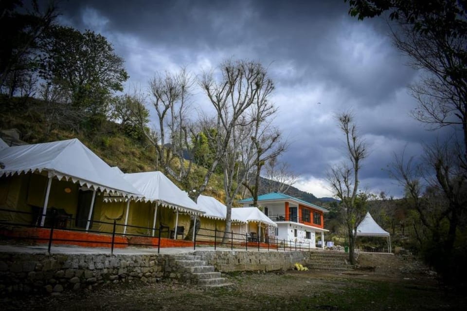 LivingStone Riverside Camp Landing Site Bir Biling Vacation rental in Punjab, India