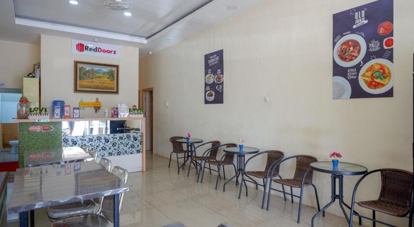 RedDoorz Plus @ Losari Makassar Hotel in Indonesia