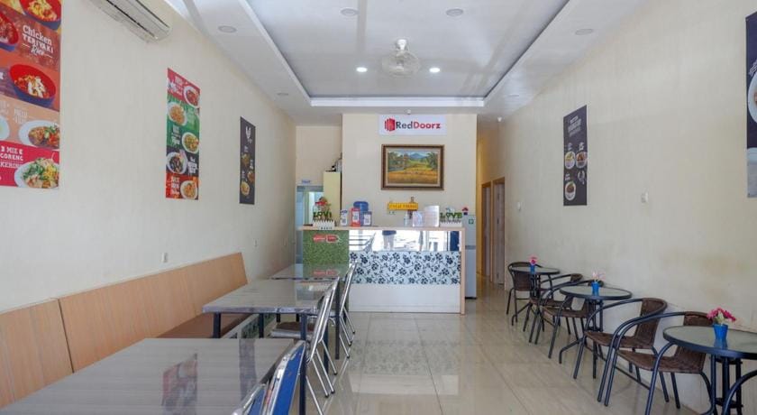 RedDoorz Plus @ Losari Makassar Hotel in Indonesia