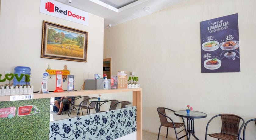 RedDoorz Plus @ Losari Makassar Hotel in Indonesia