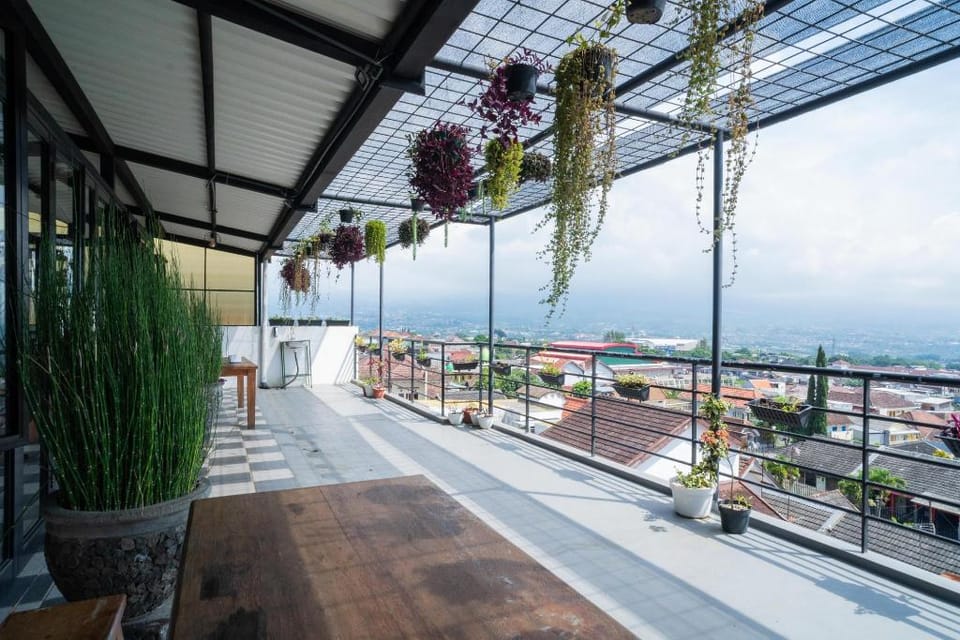 Urbanview Hotel Omah Anin Batu Bed and Breakfast in Batu