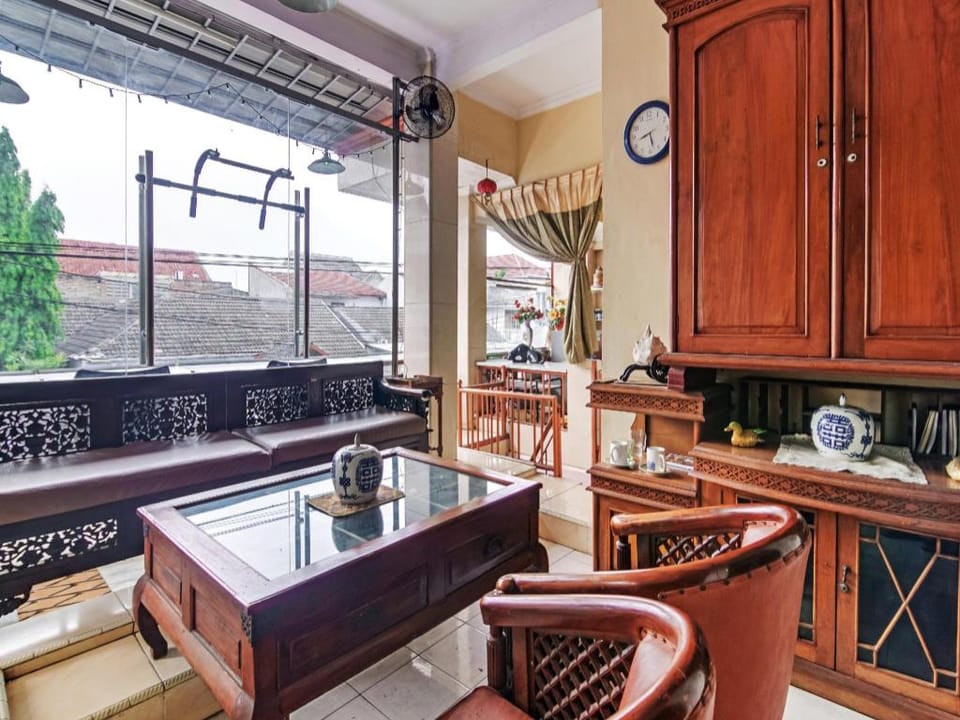SPOT ON 90060 Jq Homestay Syariah Hotel in South Jakarta City