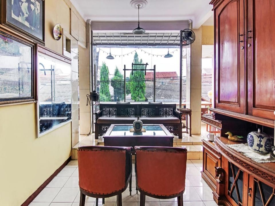 SPOT ON 90060 Jq Homestay Syariah Hotel in South Jakarta City