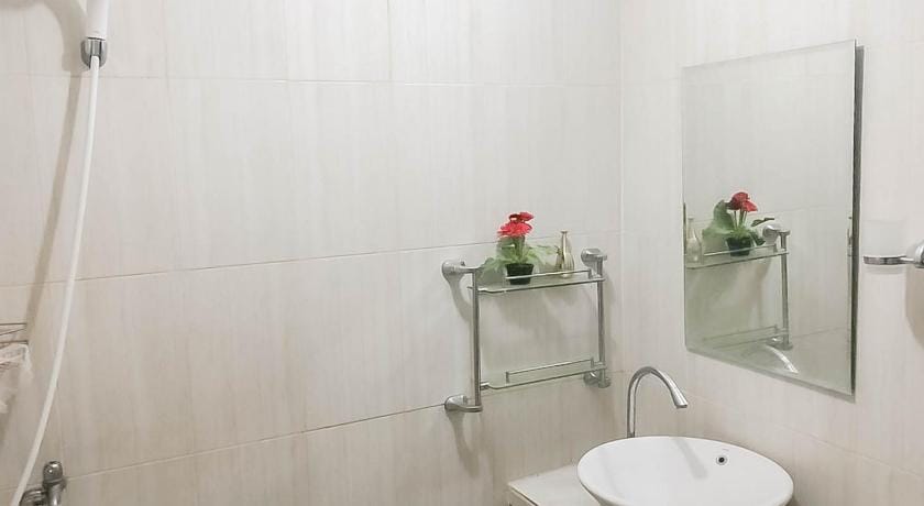 Rumah Panggung Guest House Syariah Mitra RedDoorz Hotel in West Java