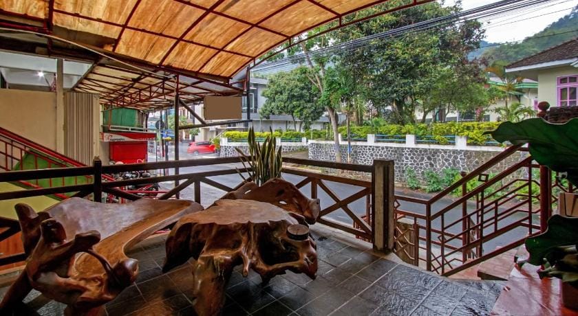 OYO 90031 Villa Papada Hotel in Batu