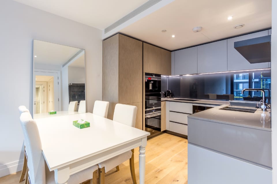 Stylish 2 Bed Flats Near US Embassy Apartment in City of Westminster