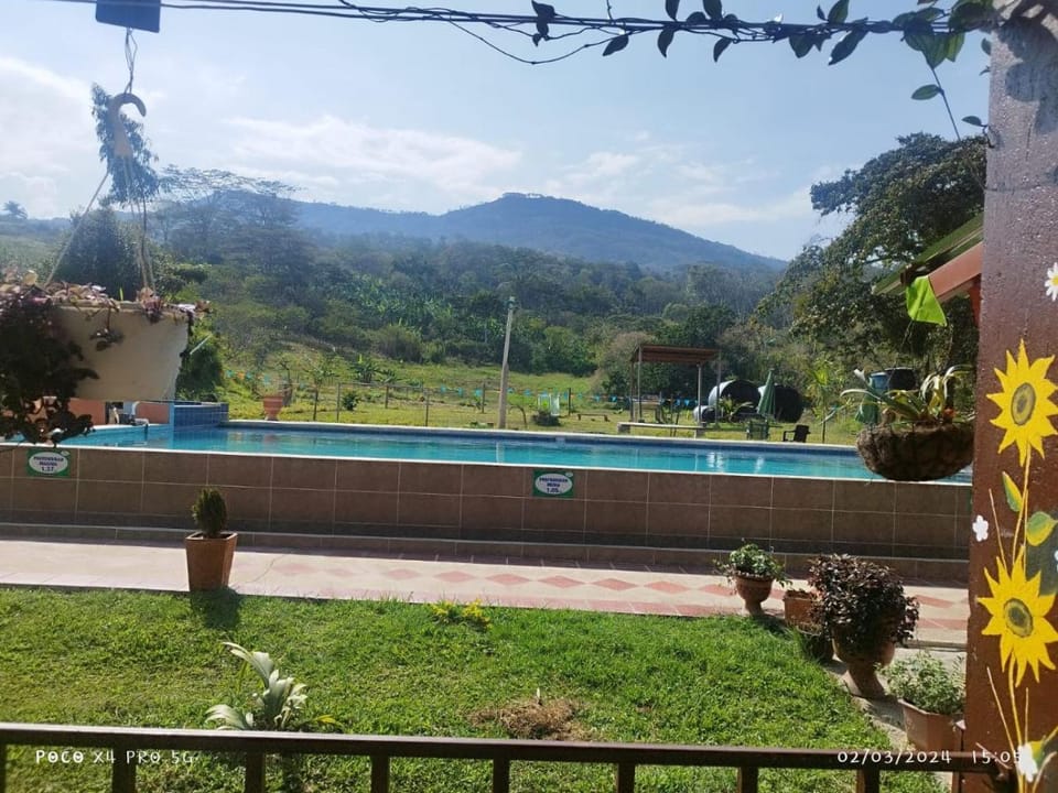 Hotel Campestre La Fuente - Piscina Hotel in Santander, Colombia