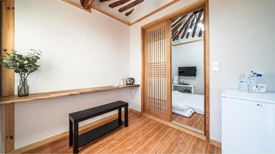 Gyeongju Nenugnam20 Hanok pension Bed and Breakfast in South Korea