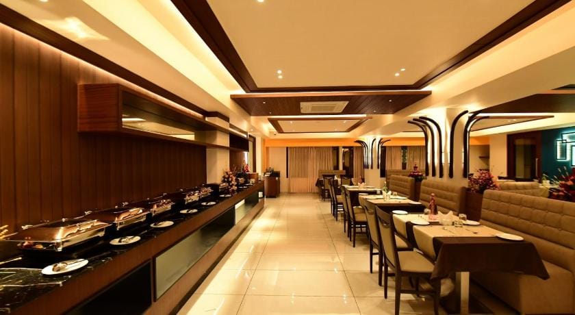 Hotel M Pro Palace Mysore - 12 Minutes to Mysore Palace Hotel in Mysuru