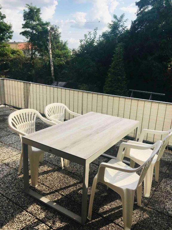 Moderne Wohnung mit Terasse, 15min Centro NETFLIX Apartment in North Rhine-Westphalia