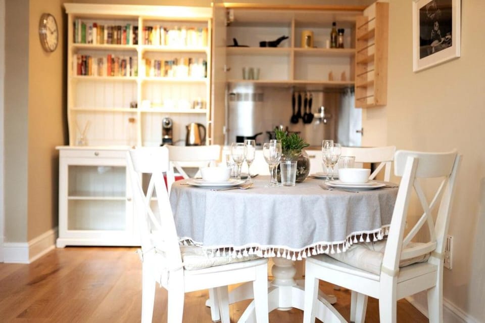 The Loft | 2BR Duplex in the ❤️ of Cardiff+Parking Apartment in Cardiff