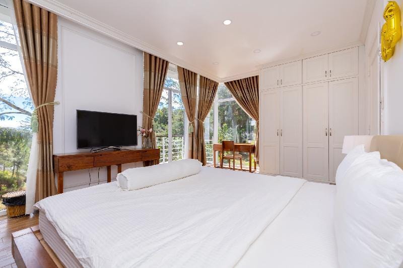 Lan Anh Villa - the price above is for the whole 4 Bedrooms. Villa in Dalat