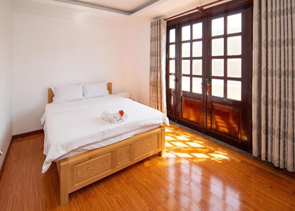 Biệt thự VũngTàu hồ bơi 6 phòng ngủ cách biển 100m Villa in Vung Tau