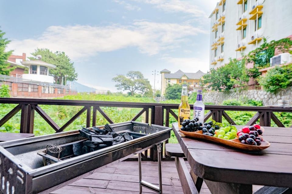 geoje rebeudeumongdolpensyeon Bed and Breakfast in South Korea