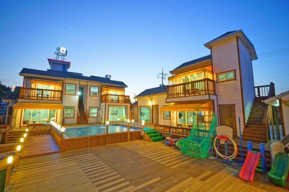 anmyeondo neipkeulrobeo suyeongjangpensyeon Bed and Breakfast in South Korea
