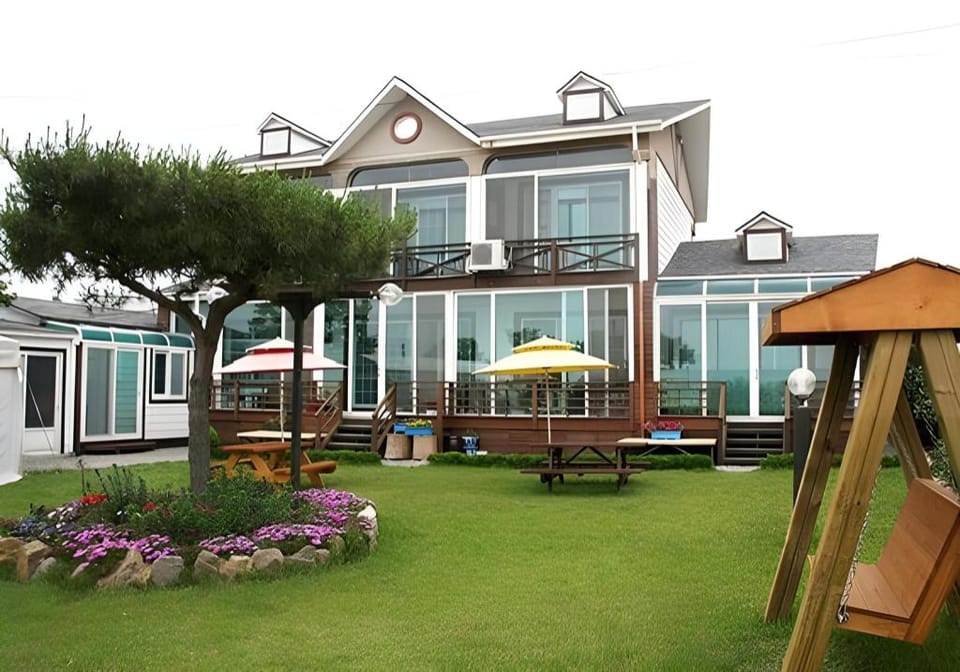 Anmyeondo Jeonyeok Noeul Pension Bed and Breakfast in South Korea