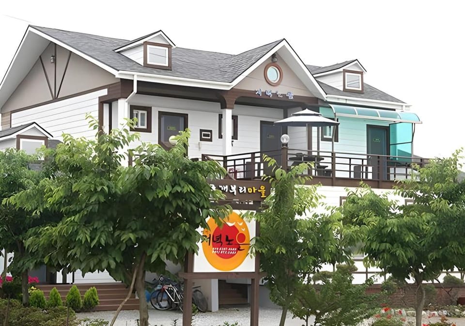 Anmyeondo Jeonyeok Noeul Pension Bed and Breakfast in South Korea