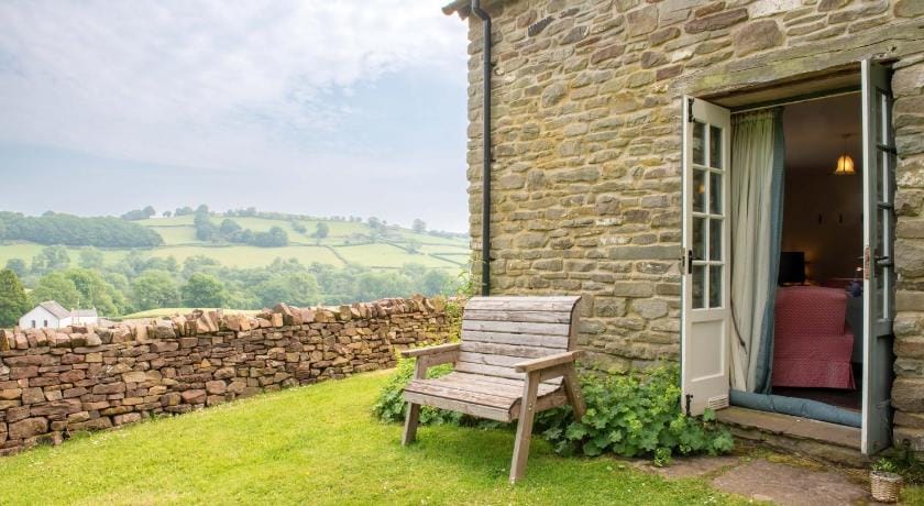 Alltybrain Farm Cottages and B&B Farm Stay in Wales
