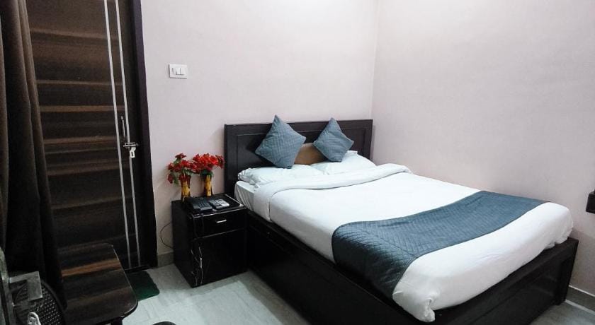 New hotel blue stars Hotel in Varanasi