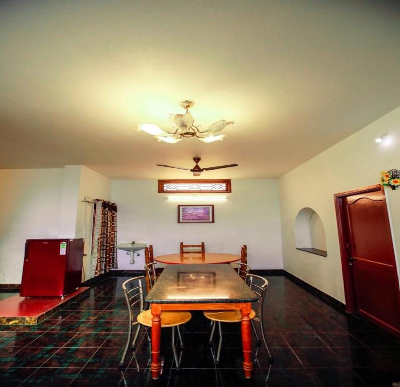 World Guest House Hotel in Puducherry