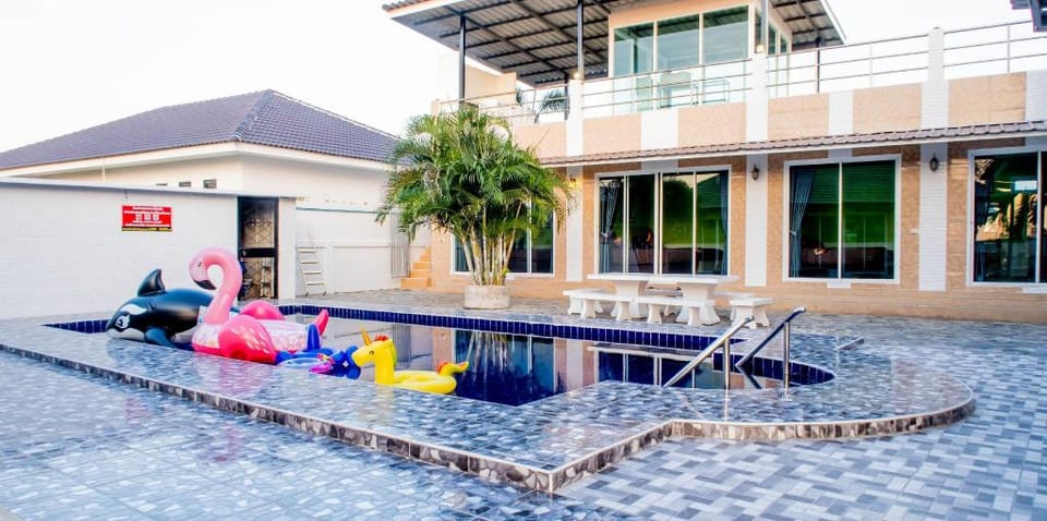 Kansinee Pool Villas การต์สินี พลูวิลล่า Villa in Thailand