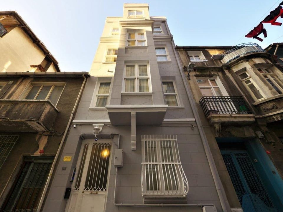 Beyoglu-Central-Historical-Keyless-Close to Metro Apartment in Istanbul