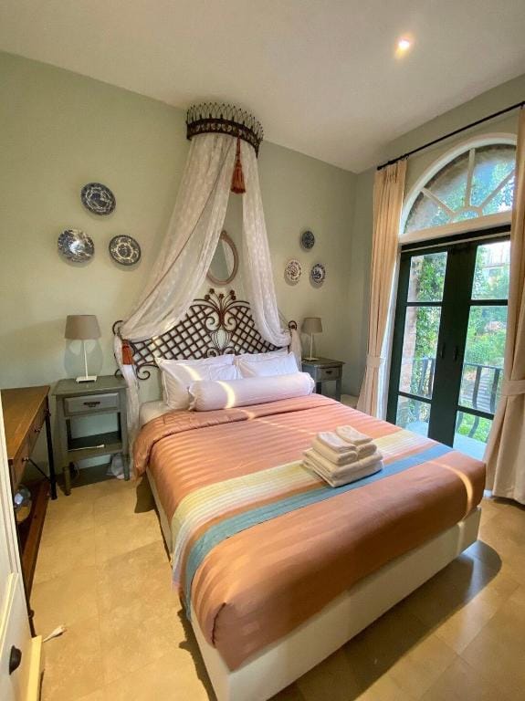 The Eyrie Khaoyai 6 Bedrooms 12 Guests Villa in Laos