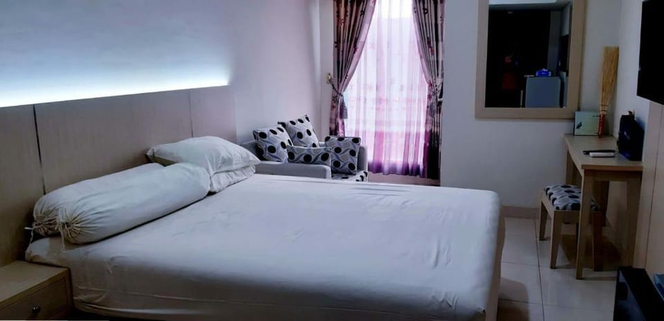 W/R Apartment Warhol Residences Simpang Lima  Apartment in Indonesia