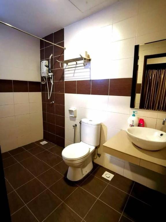 Six Free Waterpark Ticket@3bed@6-8pax Apartment in Malacca
