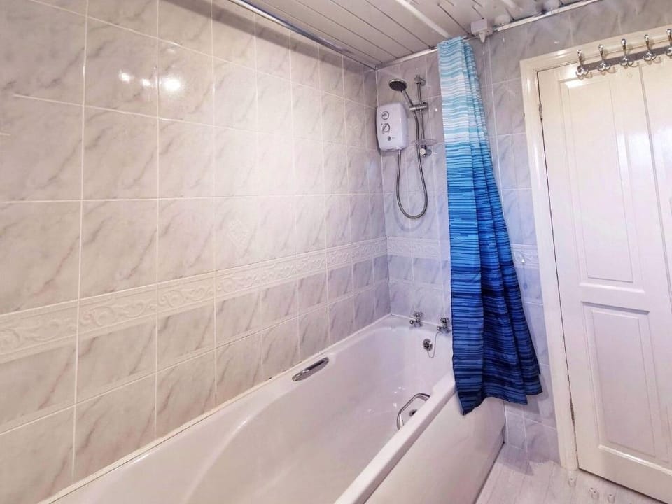 Highstone House | Barnsley Centre | Free Parking ✅ Vacation rental in Borough of Barnsley