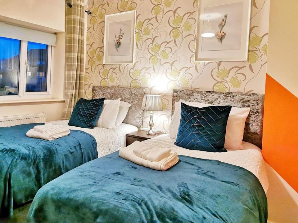 Highstone House | Barnsley Centre | Free Parking ✅ Vacation rental in Borough of Barnsley