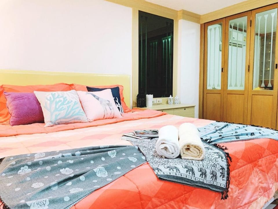 EkkaBaan/Free Breakfast&Fridge Food/3-storey villa Vacation rental in Bangkok