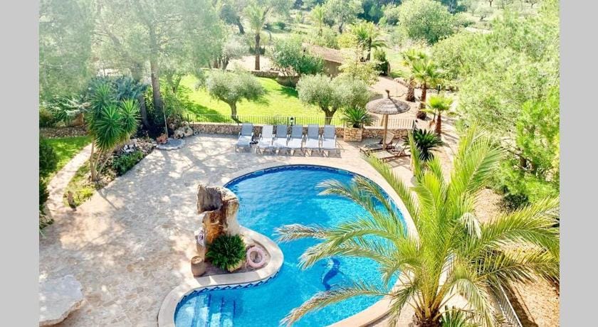 Es Castell de ca n'Alou de ses cases noves Villa in Migjorn