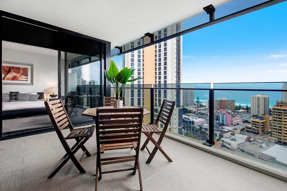 Sleeps up to 6, 1 bedroom circle on cav, level 17 Apartment in Surfers Paradise