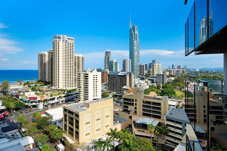 Ocean views sleeps 5 - 1 bed 1 bath level 15 Apartment in Surfers Paradise