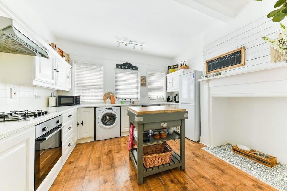 Exclusive Charming Cottage in Surrey Vacation rental in England