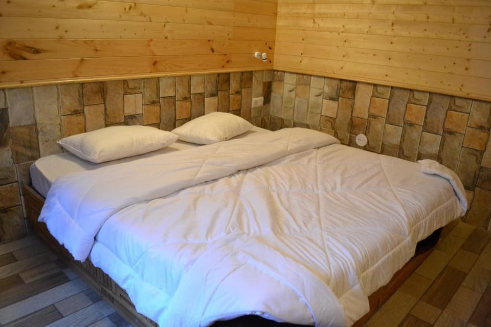 Forest Wood Cottage Vacation rental in Manali