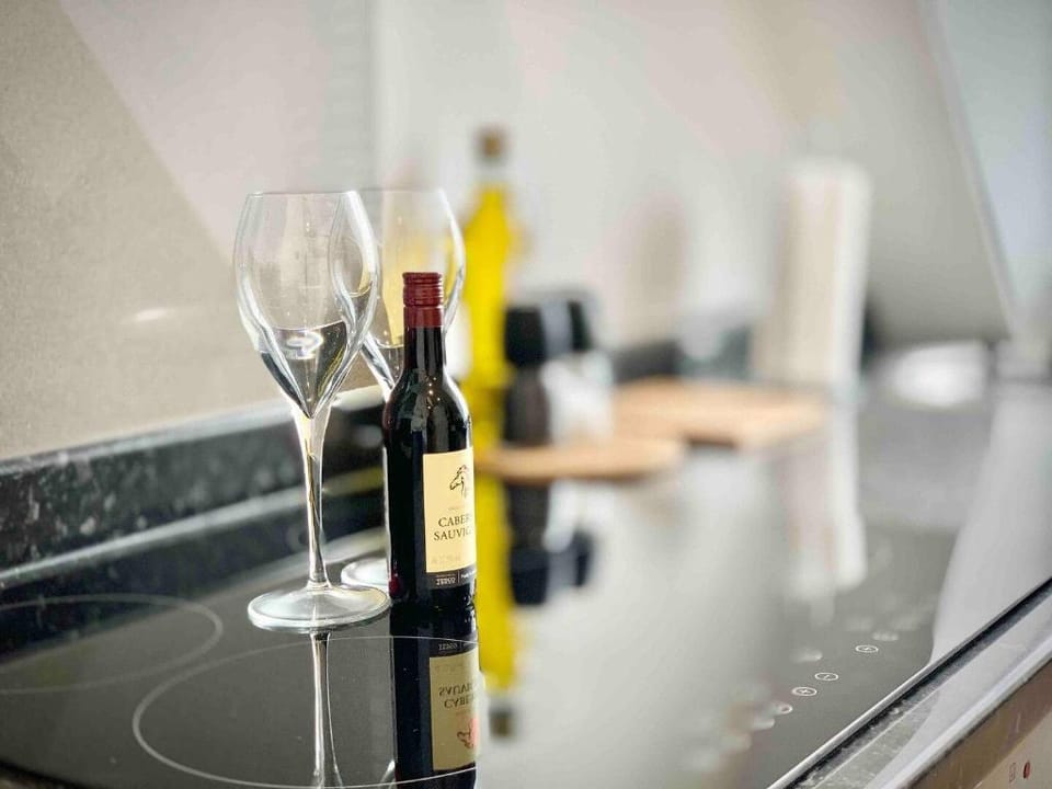 Della Apartments - County Heights 1 min from Beach Apartment in Bournemouth