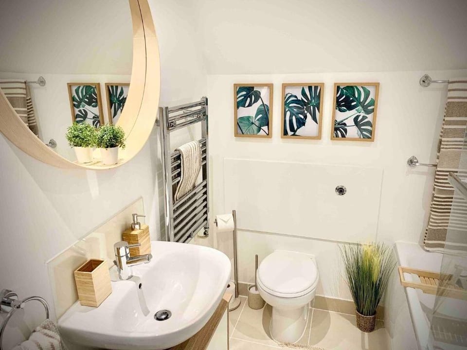 Della Apartments - County Heights 1 min from Beach Apartment in Bournemouth